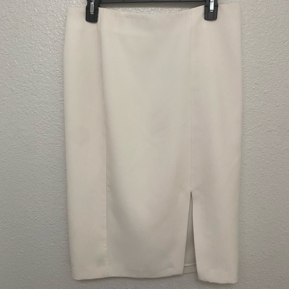 Banana Republic Cream Pencil Skirt Elegant Tailored Design